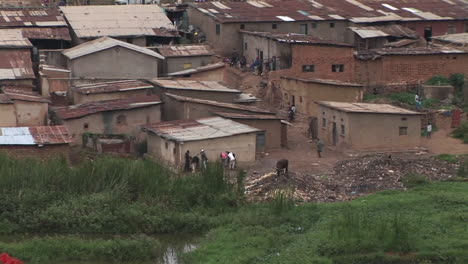 Zoomout-Aus-Einem-Wohngebiet-In-Kigali-Ruanda