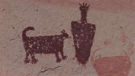 Closeup-of-an-American-Indian-petroglyphs