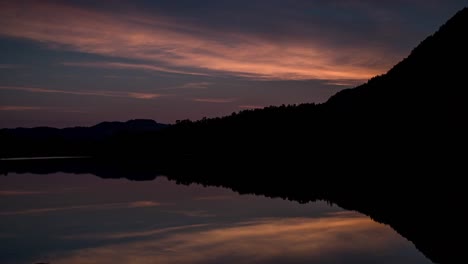 Norwegen-Dunkler-Sonnenuntergang-4k-00