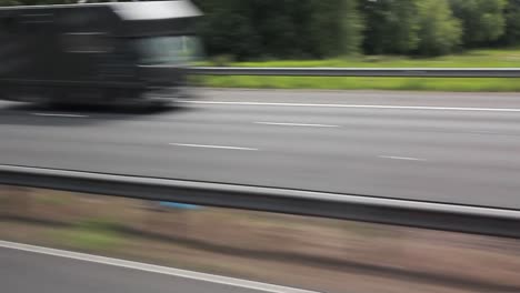 Auf-Der-Autobahn-Fahren