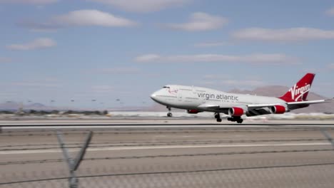 Boeing-747-Airplane-Landing-in-Las-Vegas