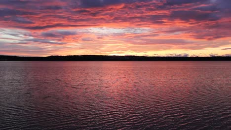 Sonnenuntergang-über-Wasser-1