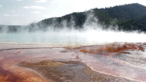 Yellowstone-Geyser-Pool