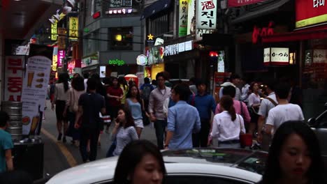 Pedestrians-in-Gangnam