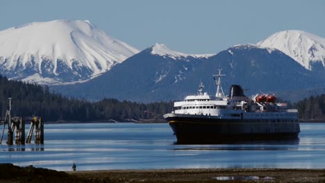 Ferry-Coming-to-Dock-1