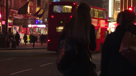 Leicester-Square-en-la-noche