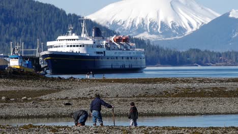 Fähre-In-Alaska-Angedockt