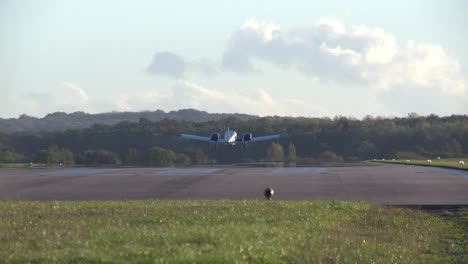 Kleines-Flugzeug-Abheben