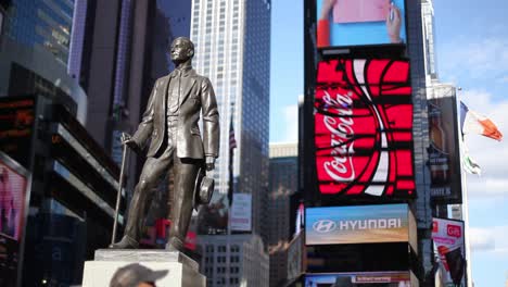 George-M-Cohan-Statue,-New-York