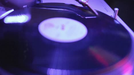 Vinyl-Schallplatte-Dreht-Sich