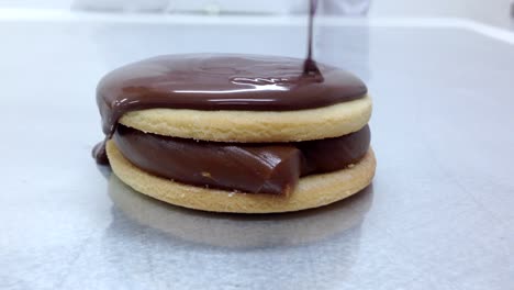 Schokolade-über-Alfajor-Gegossen