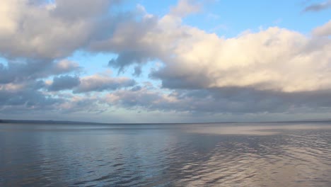 Lago-y-nubes-Time-Lapse-CC-BY-NatureClip