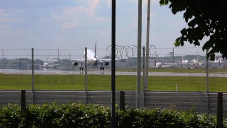 Flugzeug-Landet-Auf-Heathrow