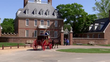 Old-World-Horse-Drawn-Carriage-3