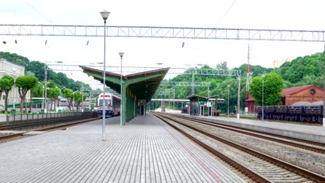 Zeitraffer-Am-Bahnhof