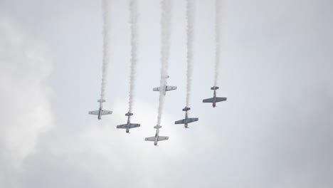 Group-Aerobatic-Plane-Display