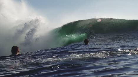 Waves-and-Surfers-Slow-Motion