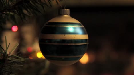 Ornament-on-Tree