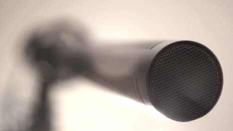 Shotgun-Microphone:-Extreme-Close-up-(Pull-Focus)