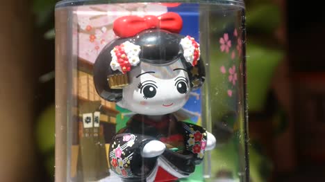 Dancing-Geisha-Toy-1