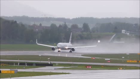 Ein-Abhebendes-Flugzeug