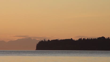 Sonnenuntergang-In-Der-Bucht