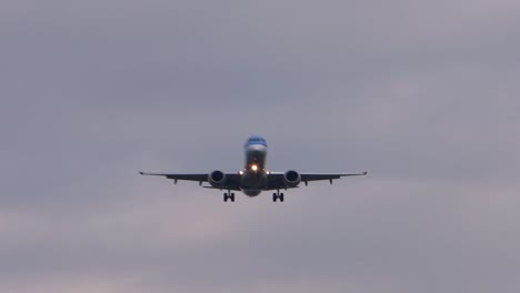 Flugzeuglandung-Von-Unten