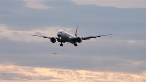 EK-Boeing-777-Landing