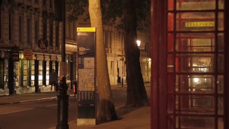 Londoner-Straße-Bei-Nacht