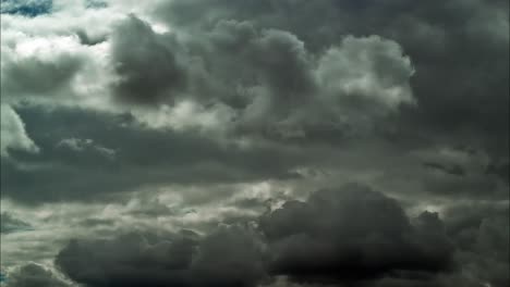 Lapso-de-tiempo-de-nube-de-revestimiento-de-plata