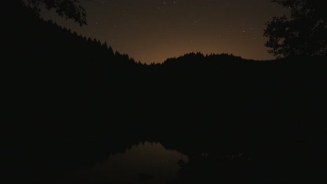 Time-Lapse-of-Stars-Over-Lake