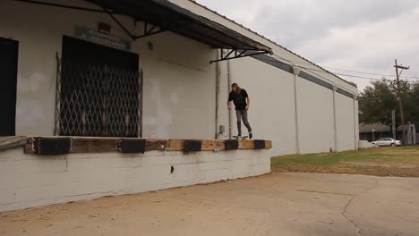 Skateboarder-Auf-Der-Laderampe