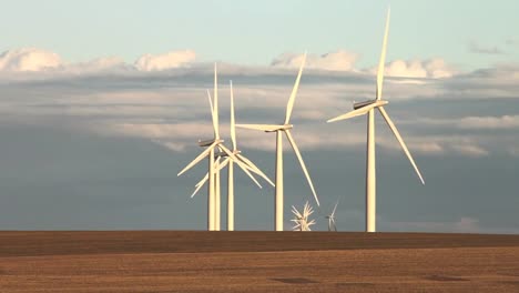 Windräder-In-Der-Ferne