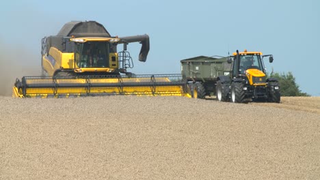 Combine-Harvester-2-UHD