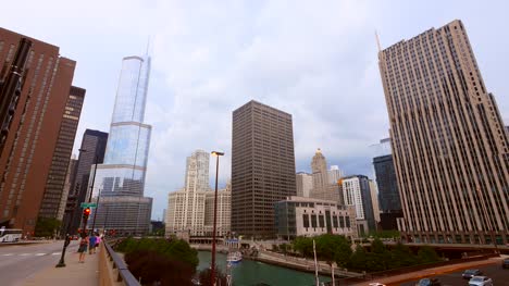 Panning-Across-Downtown-Chicago