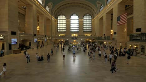 Schwenk-über-Das-Grand-Central-Terminal-New-York