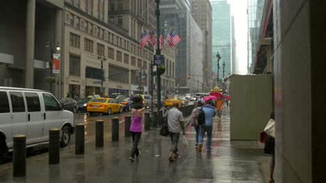 People-Rushing-in-New-York-in-the-Rain