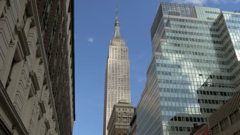 Time-Lapse-of-Clouds-Moving-Over-the-Empire-State-Building