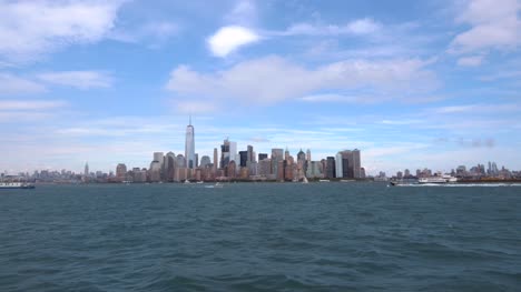 Long-Shot-of-Downtown-New-York-and-Boats-Passing