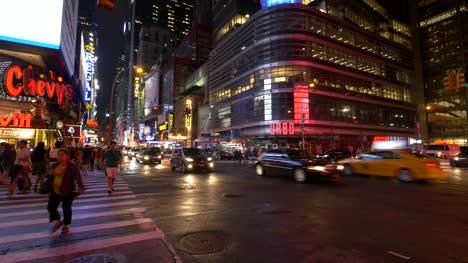 Ocupado-Times-Square-en-la-noche