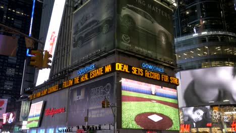 Illuminated-Displays-in-Times-Square