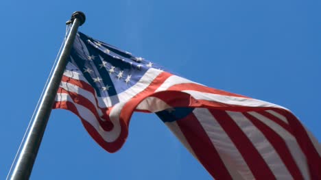USA-Flagge-Weht-Im-Wind