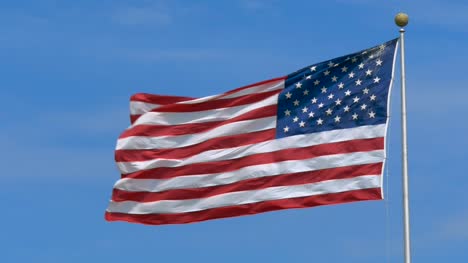 USA-Flagge-Weht-Bei-Starkem-Wind