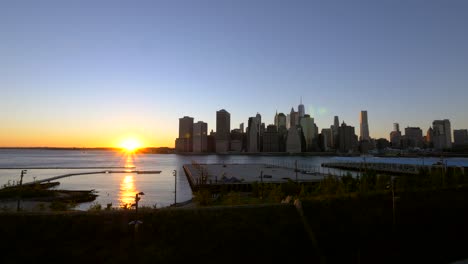 Puesta-de-sol-sobre-el-horizonte-de-Manhattan