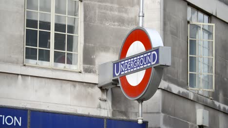 Londoner-U-Bahn-Schild