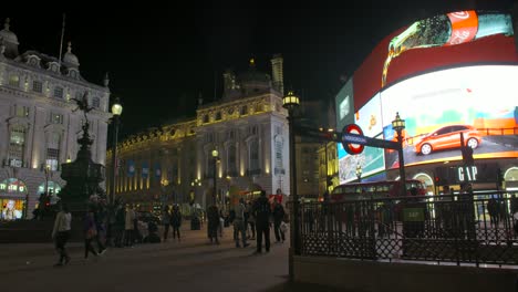 Piccadilly-Circus-at-Night