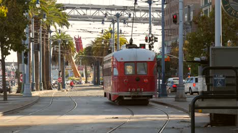 Oldtimer-Straßenbahn-In-Der-Innenstadt-Von-San-Francisco