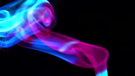 Humo-coloreado-sobre-negro-11