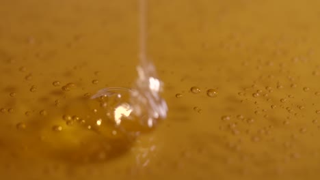 Pouring-Honey-Close-Up