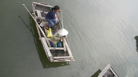 Traditionelles-Vietnamesisches-Fischerboot